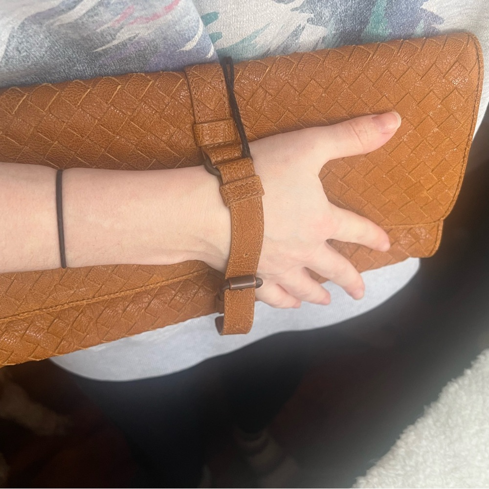 Gorgeous Bottega Veneta Clutch - Picture 9 of 10